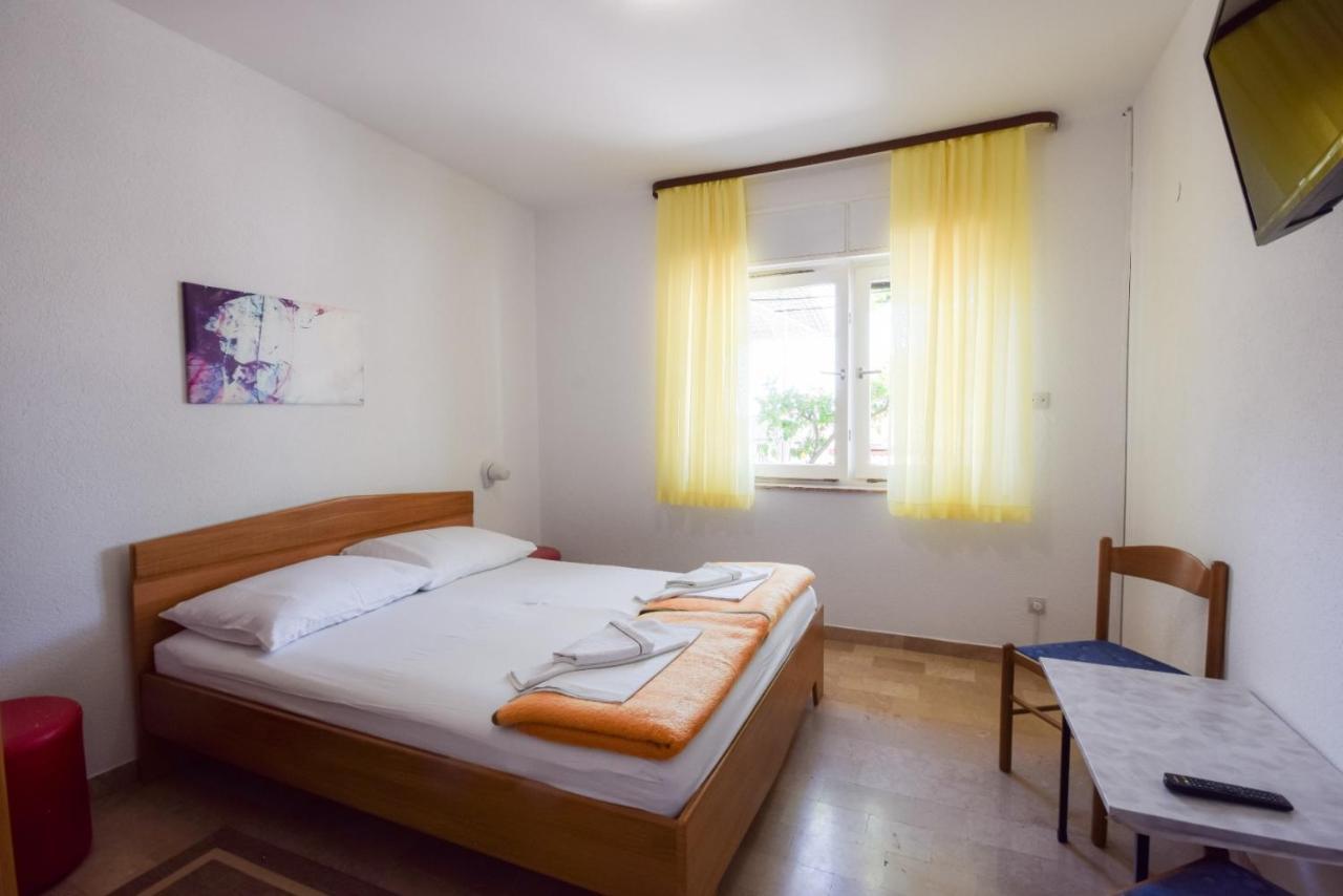 B&B villa IVONA 2 Baška Voda Exteriör bild