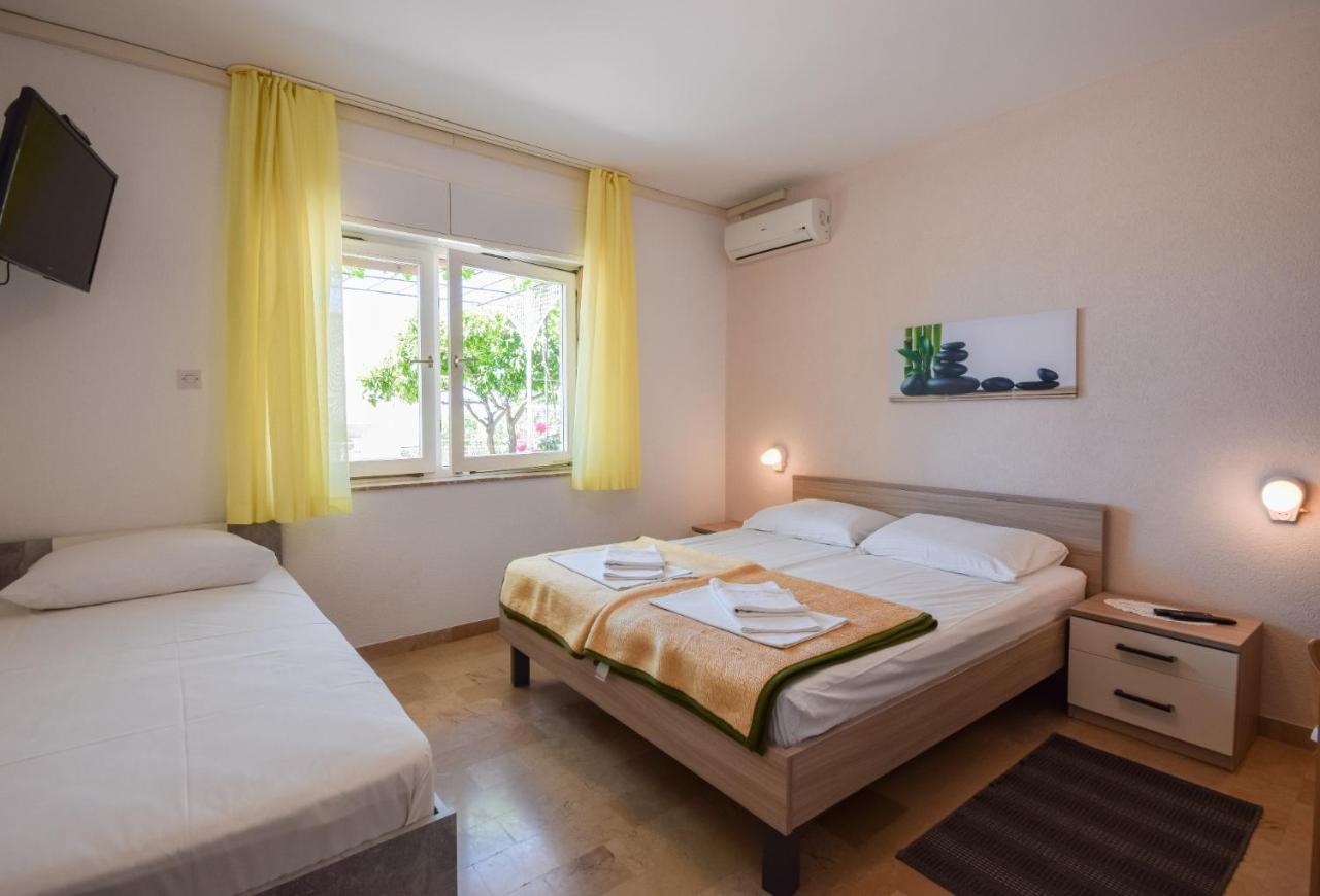 B&B villa IVONA 2 Baška Voda Exteriör bild